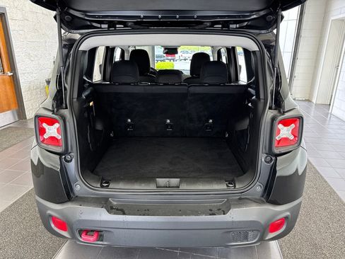 Used 2023 Jeep Renegade Trailhawk AWD/4WD image 9