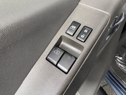 Used 2019 Nissan Frontier SV image 12