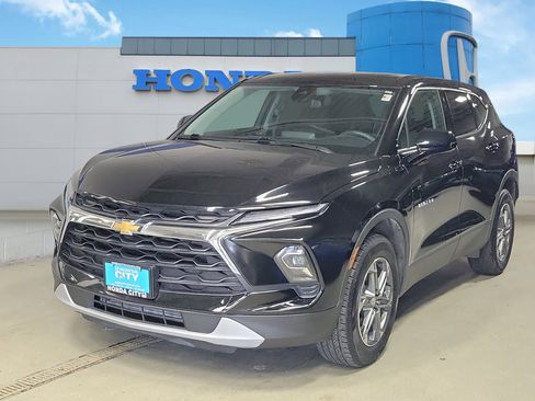 Used 2024 Chevrolet Blazer LT image 2