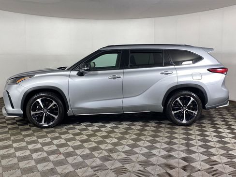 Used 2022 Toyota Highlander XSE AWD/4WD image 3
