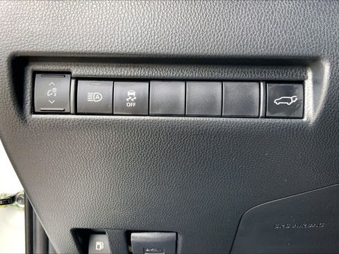Used 2024 Toyota Venza XLE AWD/4WD image 33