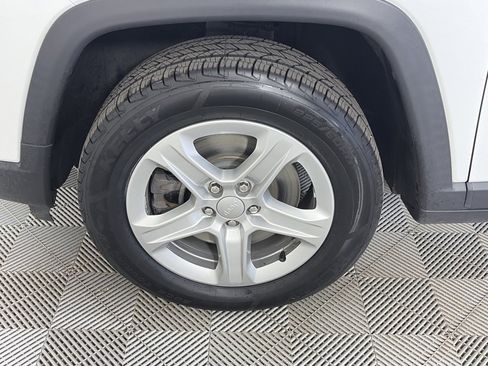 Used 2023 Jeep Compass Sport image 8