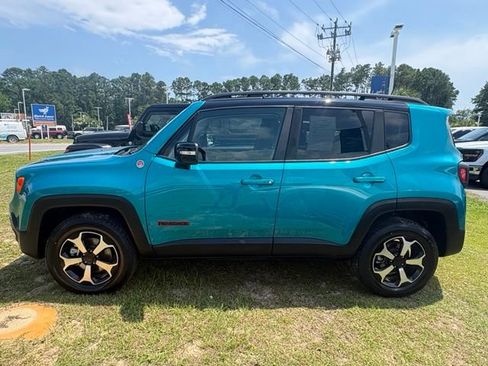 Used 2022 Jeep Renegade Trailhawk w/ Sun/Sound Group AWD/4WD image 2