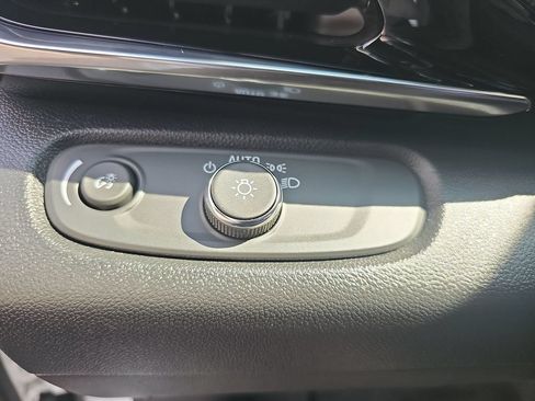 Used 2024 Buick Envista Sport Touring w/ Convenience I Package FWD image 31