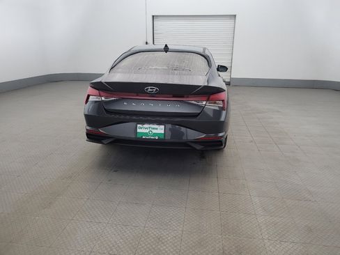 Used 2023 Hyundai Elantra SEL w/ Cargo Package image 7