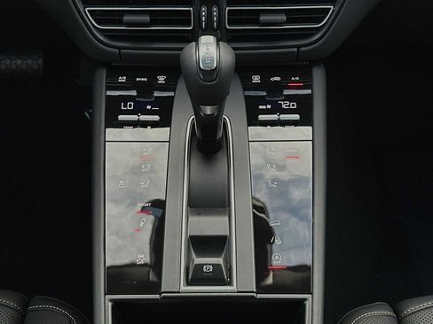 Used 2024 Porsche Macan S image 22