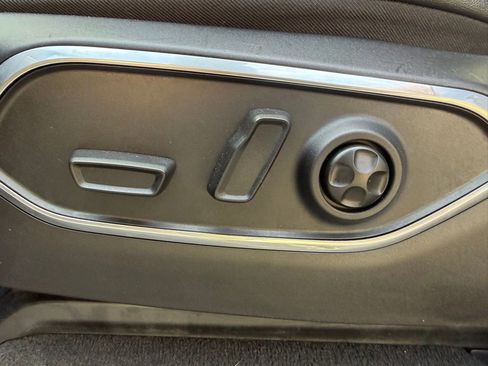 Used 2024 Jeep Wagoneer 4WD w/ Premium Group I image 23