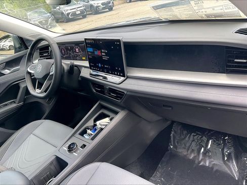 New 2026 Volkswagen Tiguan SE AWD/4WD image 9