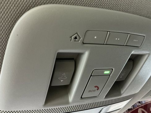 Used 2024 Nissan Ariya FWD image 17