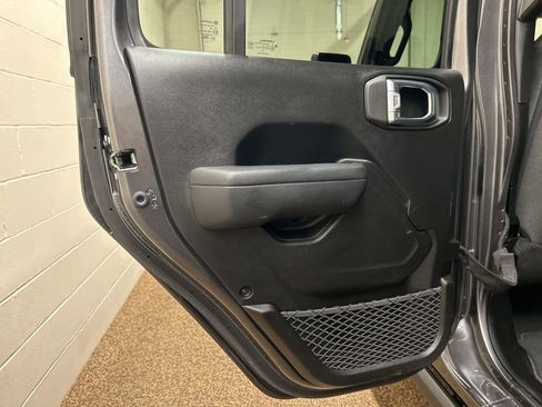 Used 2024 Jeep Gladiator Sport AWD/4WD image 14