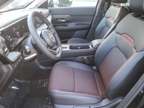 New 2026 Nissan Kicks SR w/ Illumination Package FWD image 18