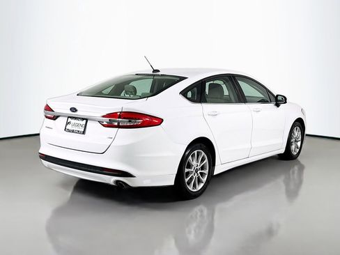 Used 2017 Ford Fusion SE image 5