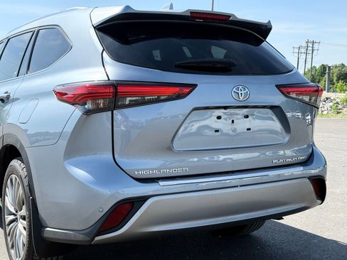 Used 2022 Toyota Highlander Platinum image 5