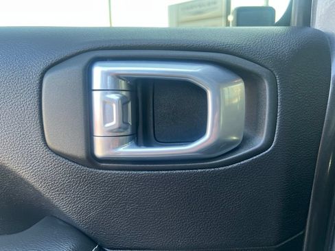 Used 2022 Jeep Wrangler Unlimited Sahara AWD/4WD image 38
