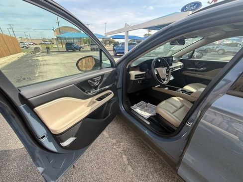 Used 2025 Lincoln Corsair Grand Touring w/ Jet Appearance Package image 14