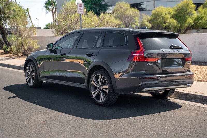 Used 2025 Volvo V60 B5 Cross Country Plus AWD/4WD image 3