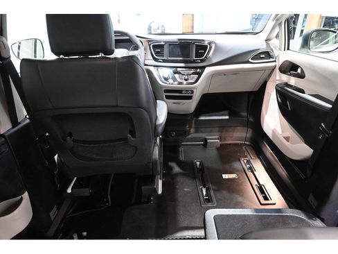 Used 2023 Chrysler Voyager LX FWD image 21