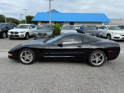 Used 2001 Chevrolet Corvette Coupe w/ Preferred Equipment Group2 RWD image 3
