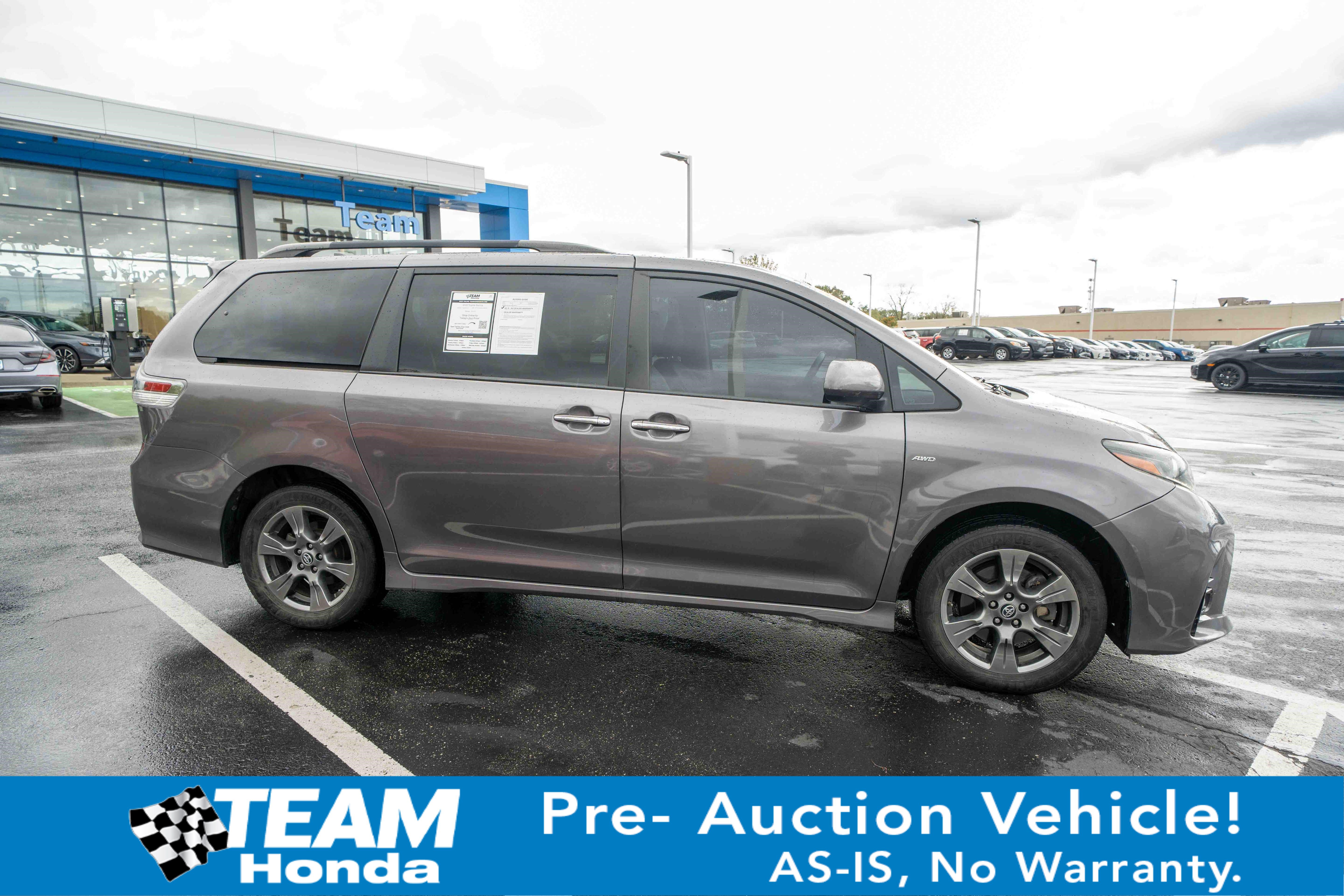 Used 2020 Toyota Sienna SE Premium AWD/4WD image 1