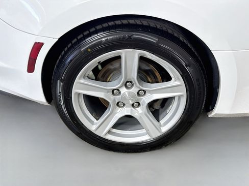 Used 2020 Chevrolet Camaro LT RWD image 31