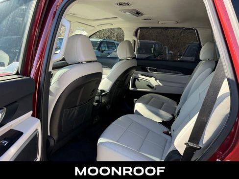 Certified 2023 Kia Telluride EX w/ EX Captain's Chair Package image 11