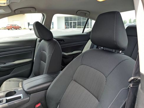 Used 2025 Nissan Altima 2.5 SV FWD image 15