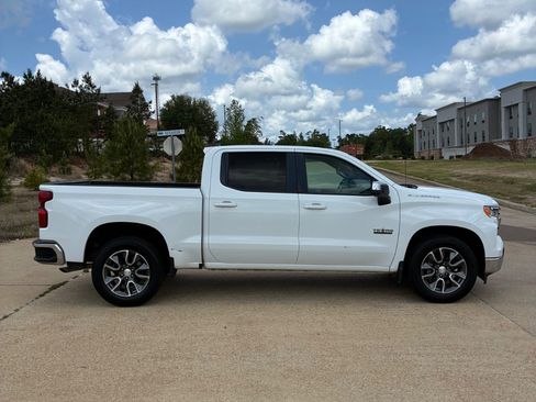 Used 2022 Chevrolet Silverado 1500 LT w/ Leather Package RWD image 4