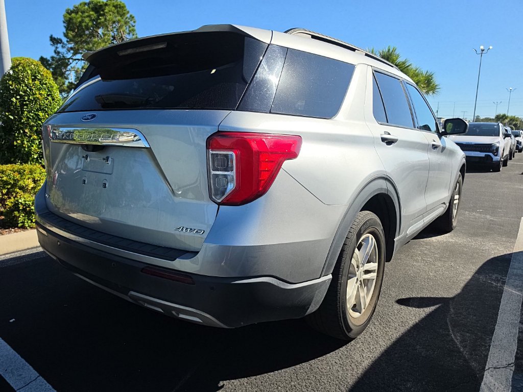 Used 2023 Ford Explorer XLT w/ Equipment Group 202A AWD/4WD image 18