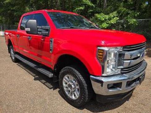Used 2019 Ford F250 XLT w/ XLT Value Package AWD/4WD image 3
