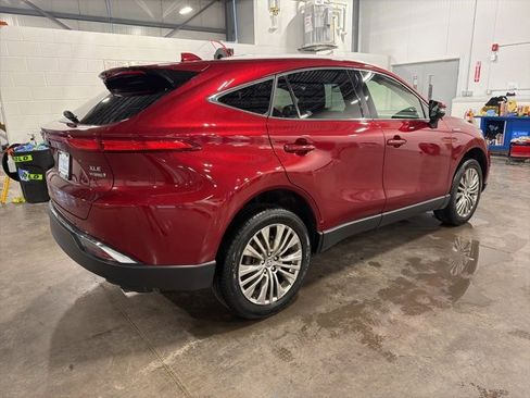 Used 2021 Toyota Venza XLE w/ Softex Package image 5