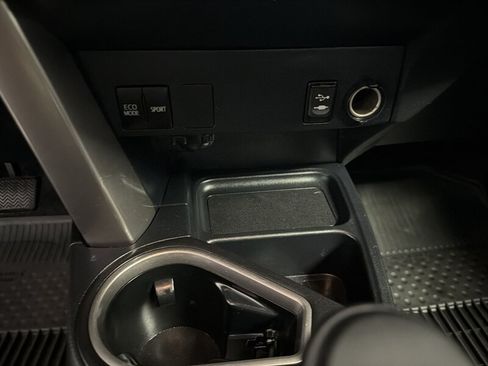 Used 2017 Toyota RAV4 LE w/ All Weather Liner Package FWD image 29