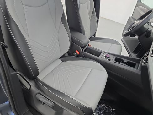 New 2026 Volkswagen Tiguan SE R-Line FWD image 10