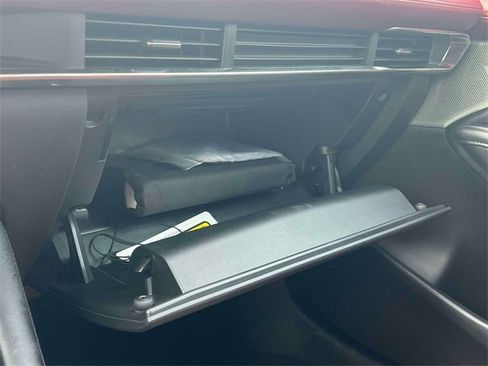 Used 2024 MAZDA MAZDA3 Hatchback w/Premium Plus Pkg image 31