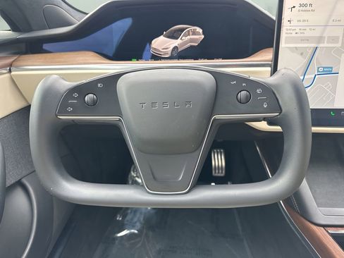 Used 2021 Tesla Model S Plaid image 15