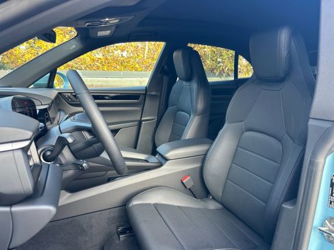 New 2025 Porsche Macan Electric image 5