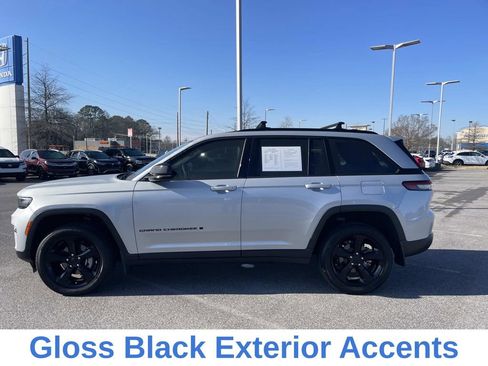 Used 2024 Jeep Grand Cherokee Altitude image 11