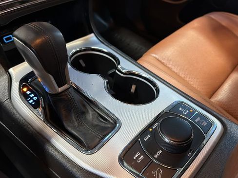Used 2019 Jeep Grand Cherokee Summit AWD/4WD image 32