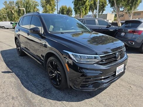 Used 2023 Volkswagen Tiguan SE R-Line image 3
