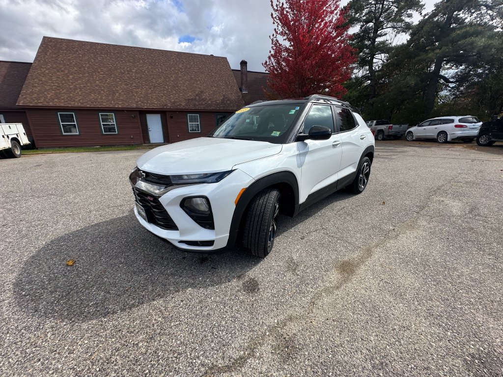 Used 2023 Chevrolet TrailBlazer RS w/ Sun and Liftgate Package FWD image 1