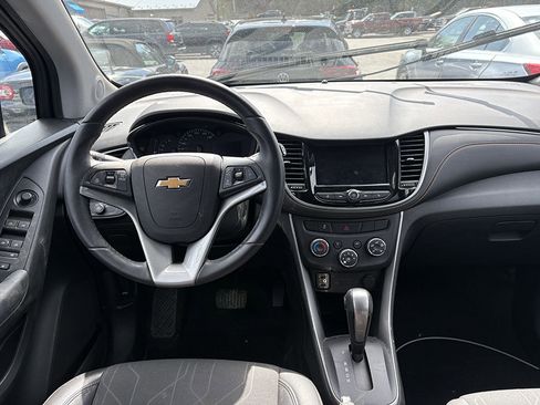 Used 2020 Chevrolet Trax LT w/ LT Convenience Package image 5