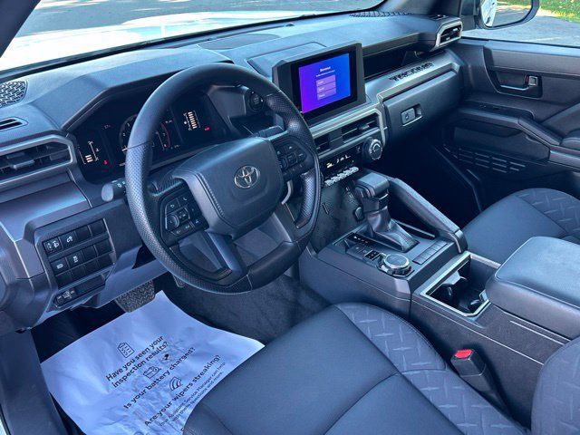 Used 2025 Toyota Tacoma SR5 AWD/4WD image 21