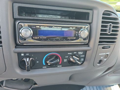 Used 2000 Ford F150 XLT AWD/4WD image 18
