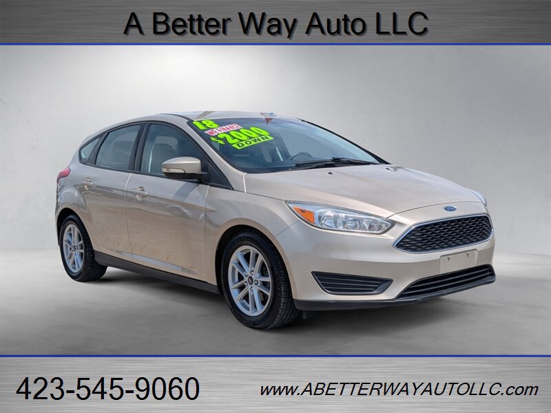 Used 2018 Ford Focus SE w/ Cold Weather Package FWD image 5