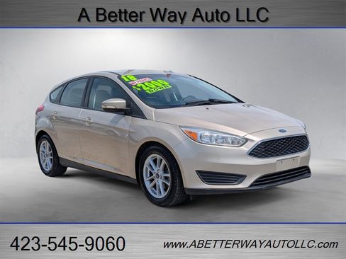 Used 2018 Ford Focus SE w/ Cold Weather Package FWD image 5