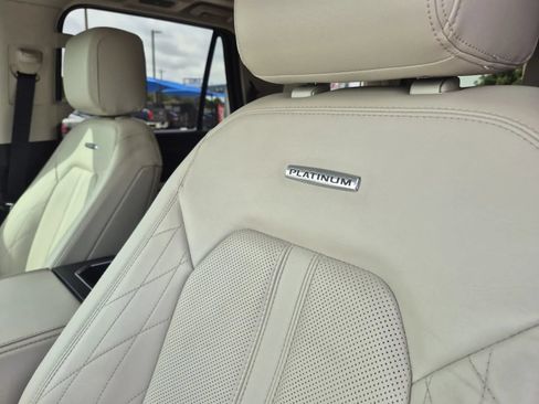 Used 2018 Ford Expedition Platinum RWD image 17