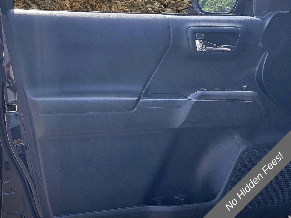 Used 2017 Toyota Tacoma TRD Sport w/ Tow Package (A/T) AWD/4WD image 21