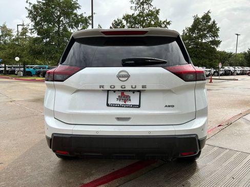 Used 2025 Nissan Rogue SV AWD/4WD image 7