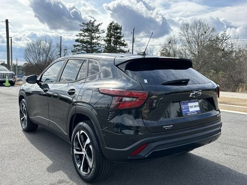 Certified 2024 Chevrolet Trax RS w/ Driver Confidence Package image 8