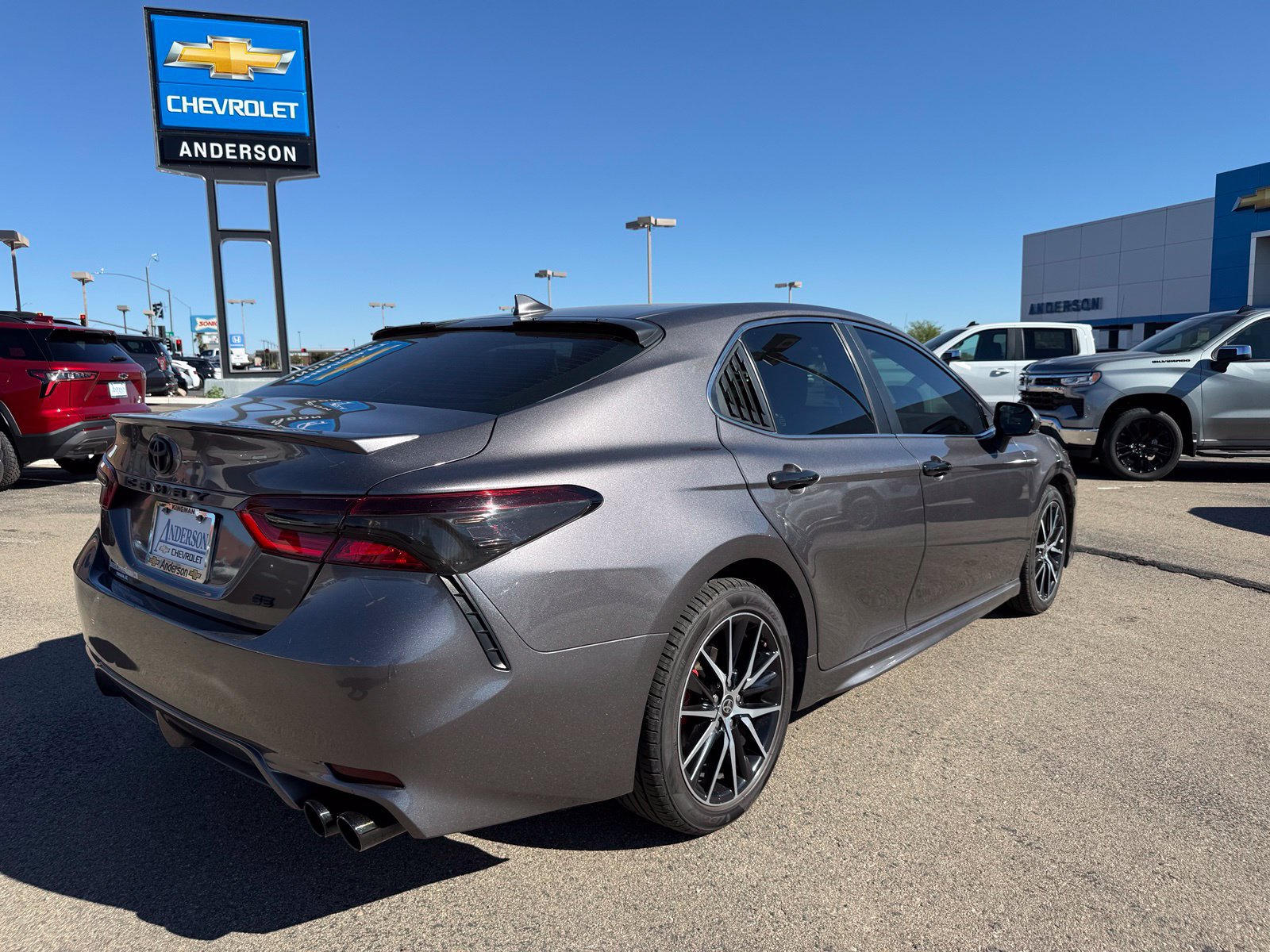 Used 2022 Toyota Camry SE w/ Carpet Mat Package (TMS) FWD image 5