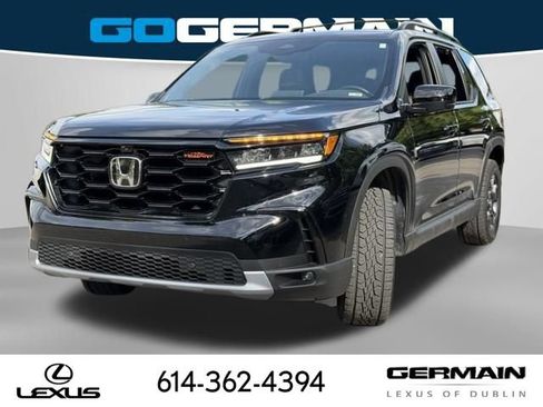 Used 2025 Honda Pilot TrailSport image 1